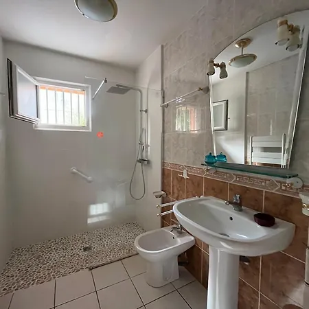 Holiday home Maison T3 A Arcachon, Proche Et Centre, 2 Chambres, Terrasse Avec Bbq - Fr-1-319-551